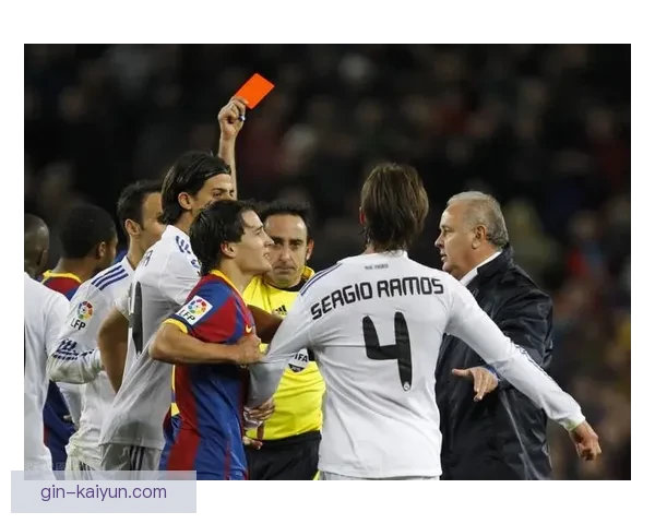 什克里尼亚尔：防线稳健的铁血中卫，正迎来状态回暖，渴望提升球队的防守实力