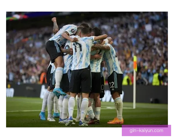 南美足球赛事强度升级，各队争夺激烈状态回暖，冠军悬念加剧