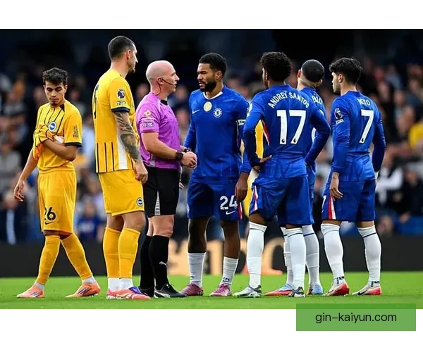 佩德里英超转会绯闻引发关注，未来去向备受球迷期待